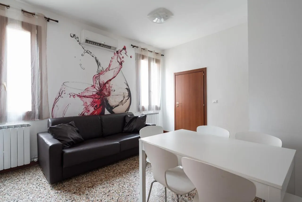 San Polo Canal View Apartments By Wonderful Italy Benátky
