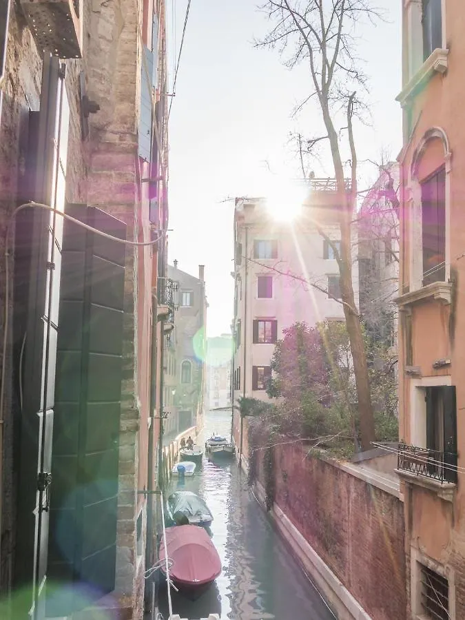 San Polo Canal View Apartments By Wonderful Italy Benátky
