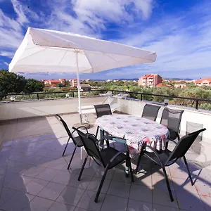 https://vila-perunika.hotelinzadar.com
