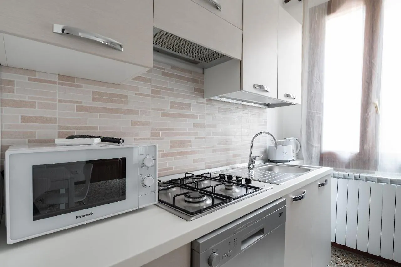 San Polo Canal View Apartments By Wonderful Italy Venice