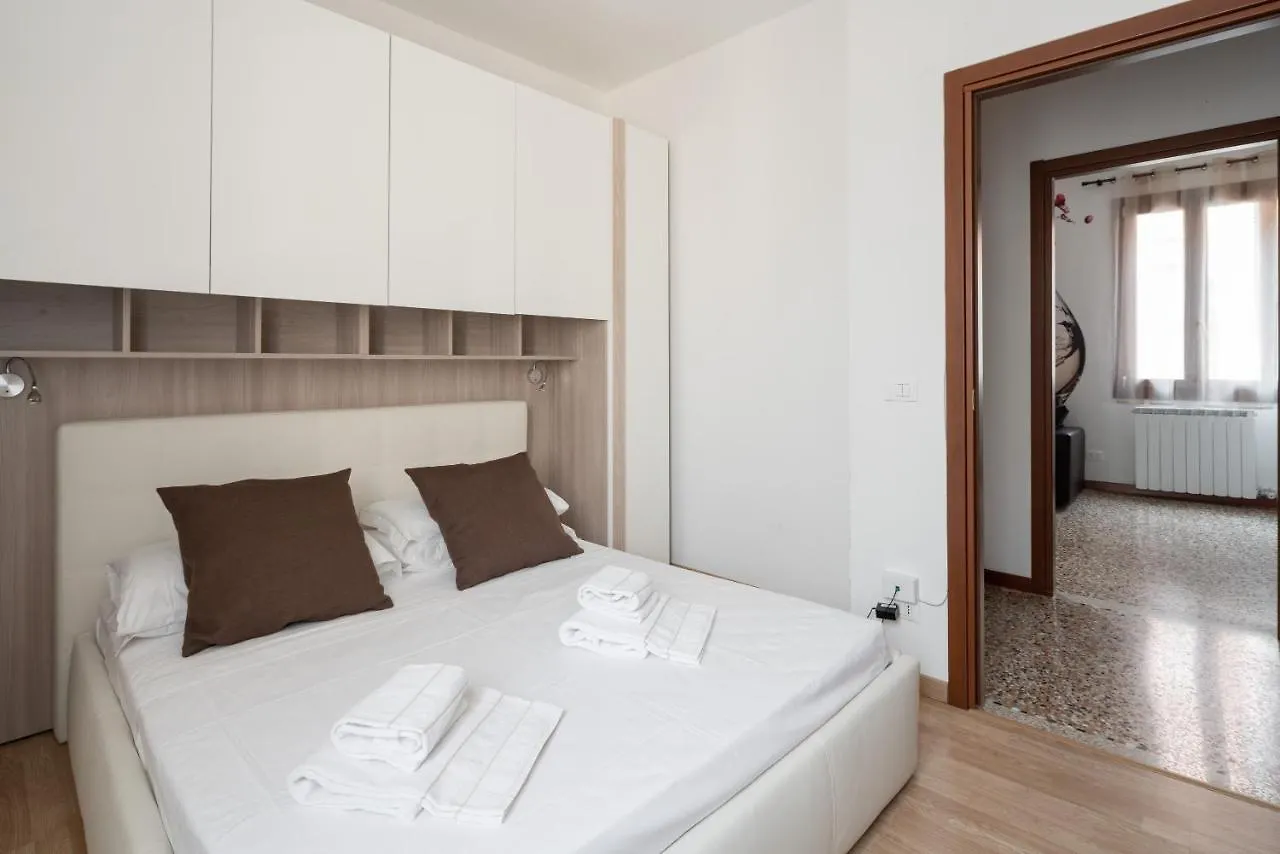 San Polo Canal View Apartments By Wonderful Italy Venice